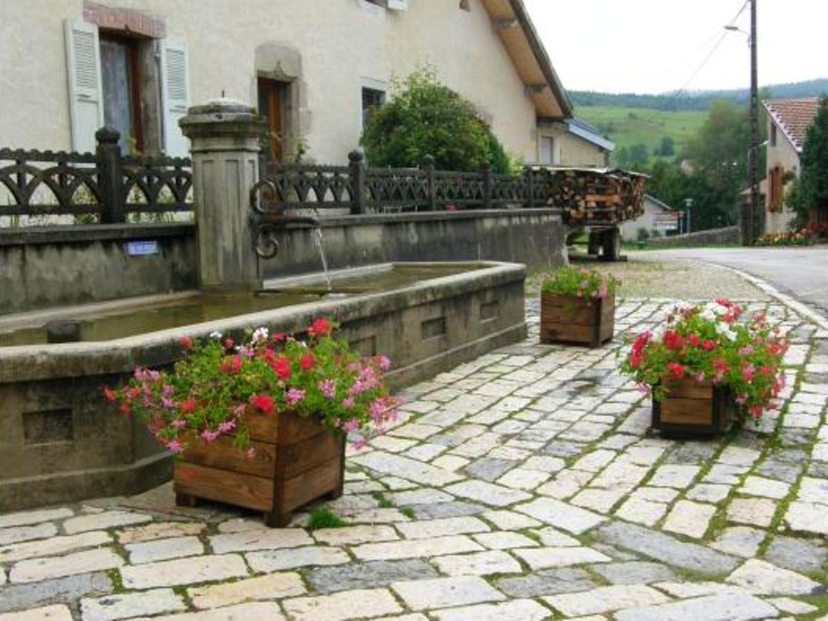Maison Confortable Avec Vue Sur La Montagne A Charix ภายนอก รูปภาพ