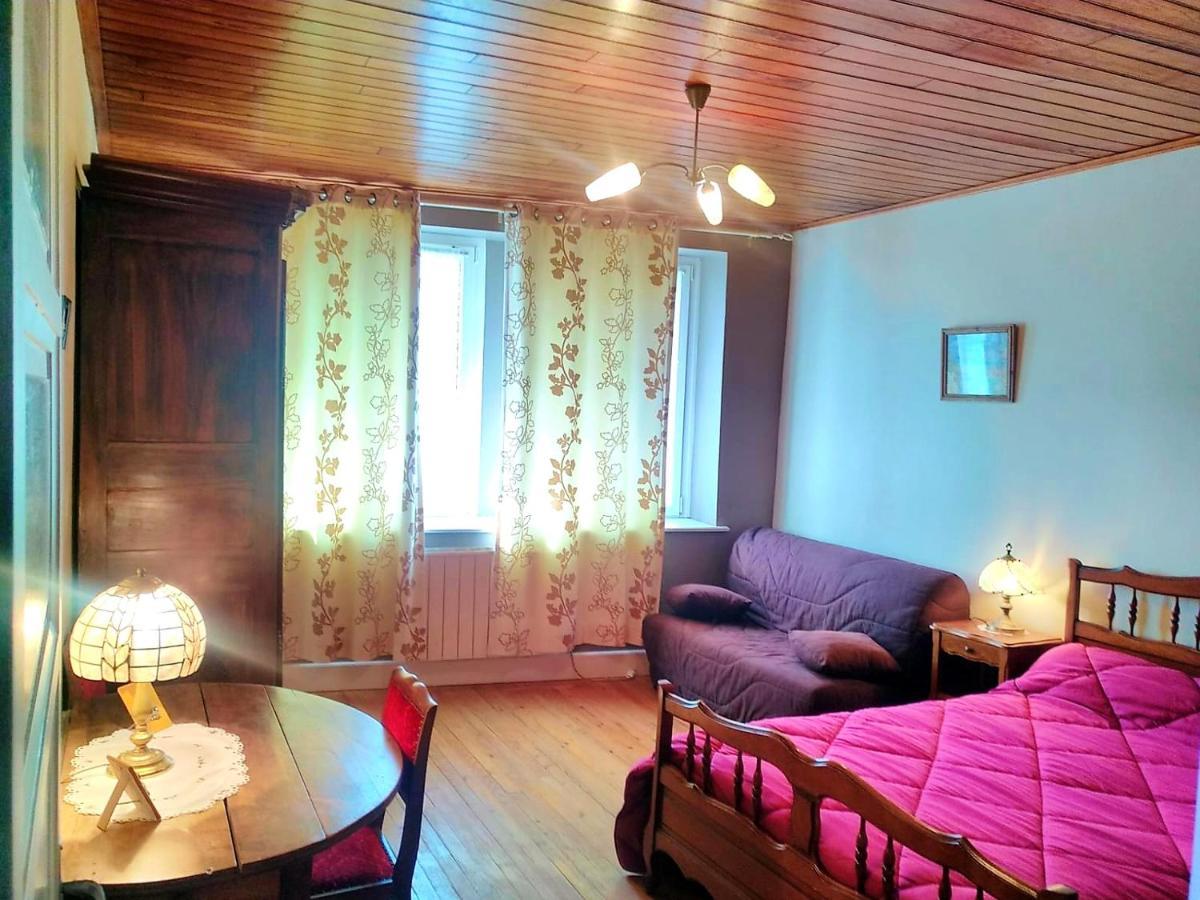 Maison Confortable Avec Vue Sur La Montagne A Charix ภายนอก รูปภาพ